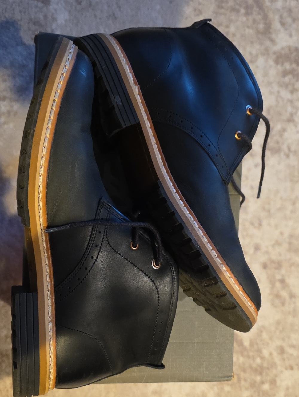 Timberland Black Leather Men’s Chukka Boots with Tan Welt
